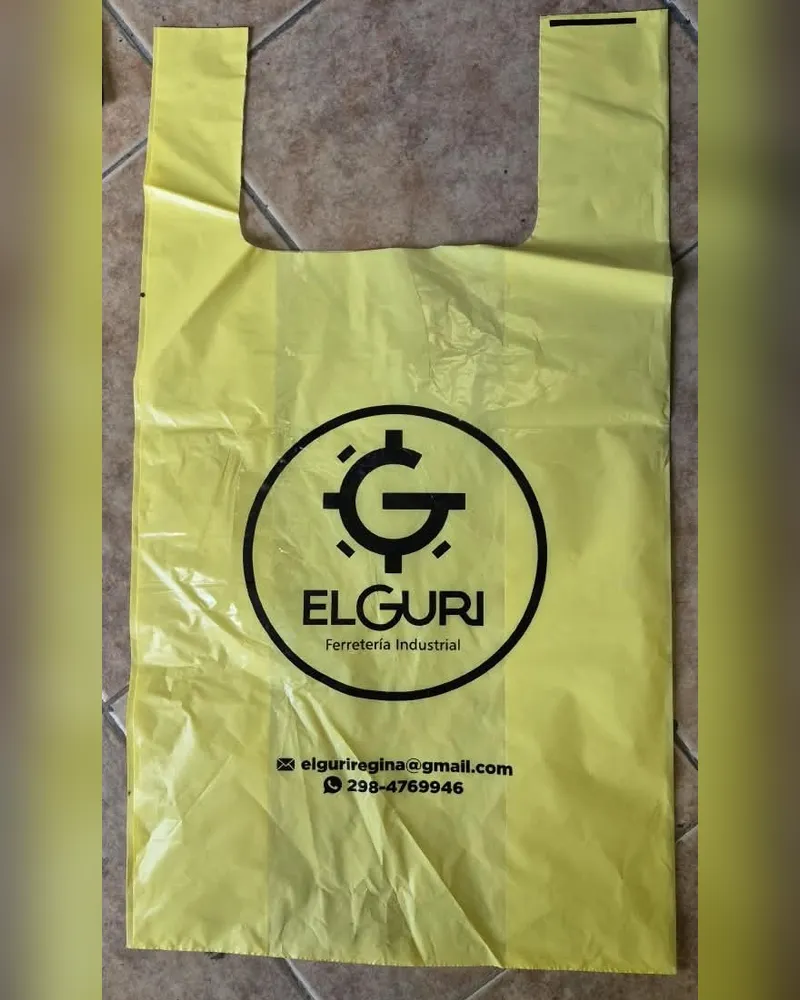 Bolsa camiseta amarilla con logo circular impreso en negro